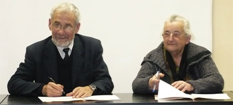 Jean-Claude Desoyer, président de l'EMF, et Reine Papillon, présidente de la MJC.